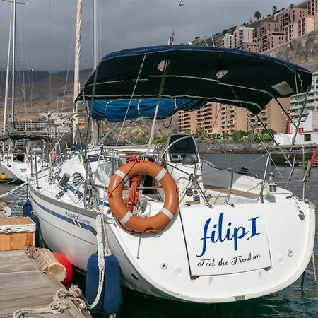 Sleep On The Sea Botel