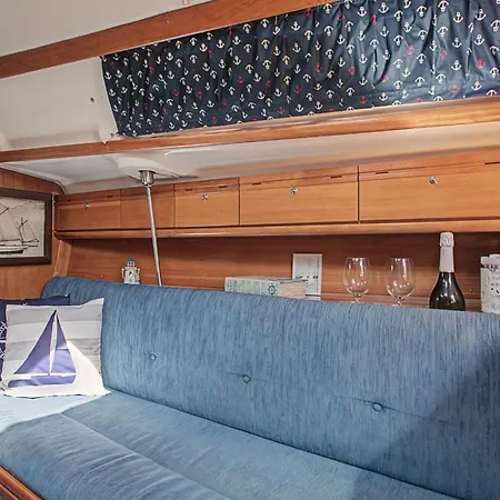 Sleep On The Sea Botel Radazul